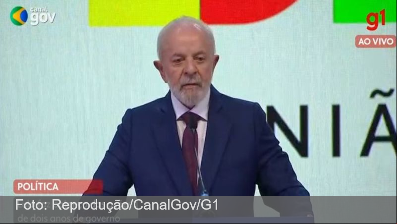 13º salário dos aposentados será antecipado para abril e maio; Lula assinou decreto nesta quinta