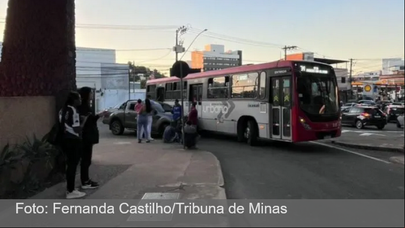 JF: Acidente entre carrro e ônibus causa congestionamento no Bairro São Pedro
